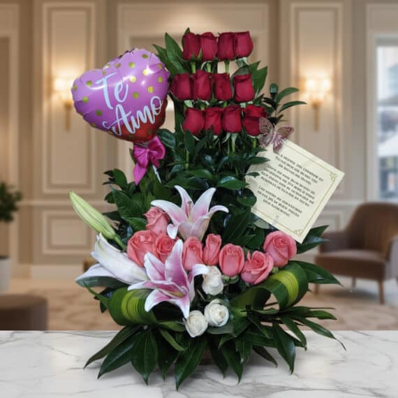 Arreglo Floral Exótico Primaveral: Lirios, Rosas y Globo 'Te Amo' Arreglo floral exótico primaveral con lirios blancos y rosas rosadas, rosas rojas en la parte superior, globo de corazón 'Te